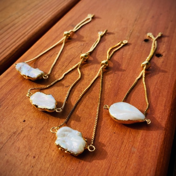 18K Freeform Pearl Bracelet - Picture 3 of 5